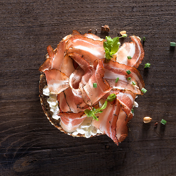 Malbuner lard aux herbes - Fürsten von Liechtenstein Premier Brut - Planche apéro Malbuner - en chêne