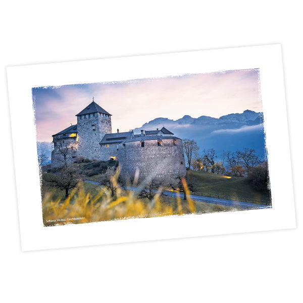 Grusskarte Schloss Vaduz, Liechtenstein für deinen Geschenkkorb mit zahlreichen Köstlichkeiten.