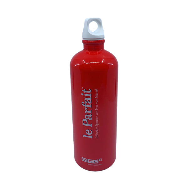 Hochwertige SIGG Trinkflasche im exklusiven "Le Parfait" Look und NvM Logo und Unterschrift